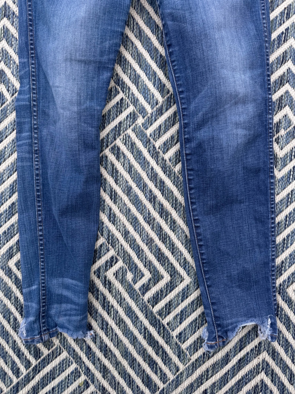 Madewell High-Rise Button-Fly Skinny Jeans in Medium Blue Wash - Picture 2 of 6